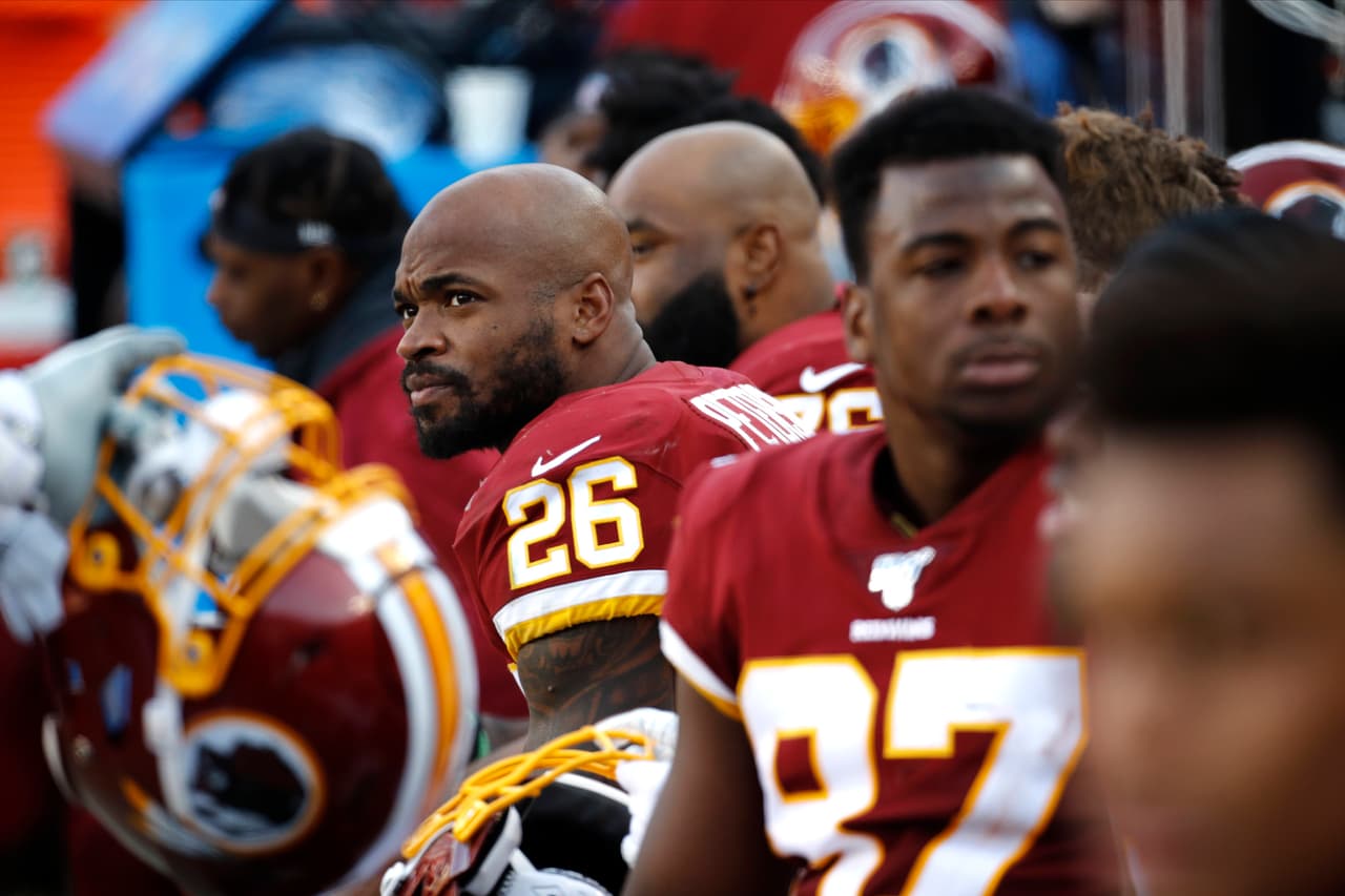 Adrian Peterson dice que se arrodillará la temporada próxima