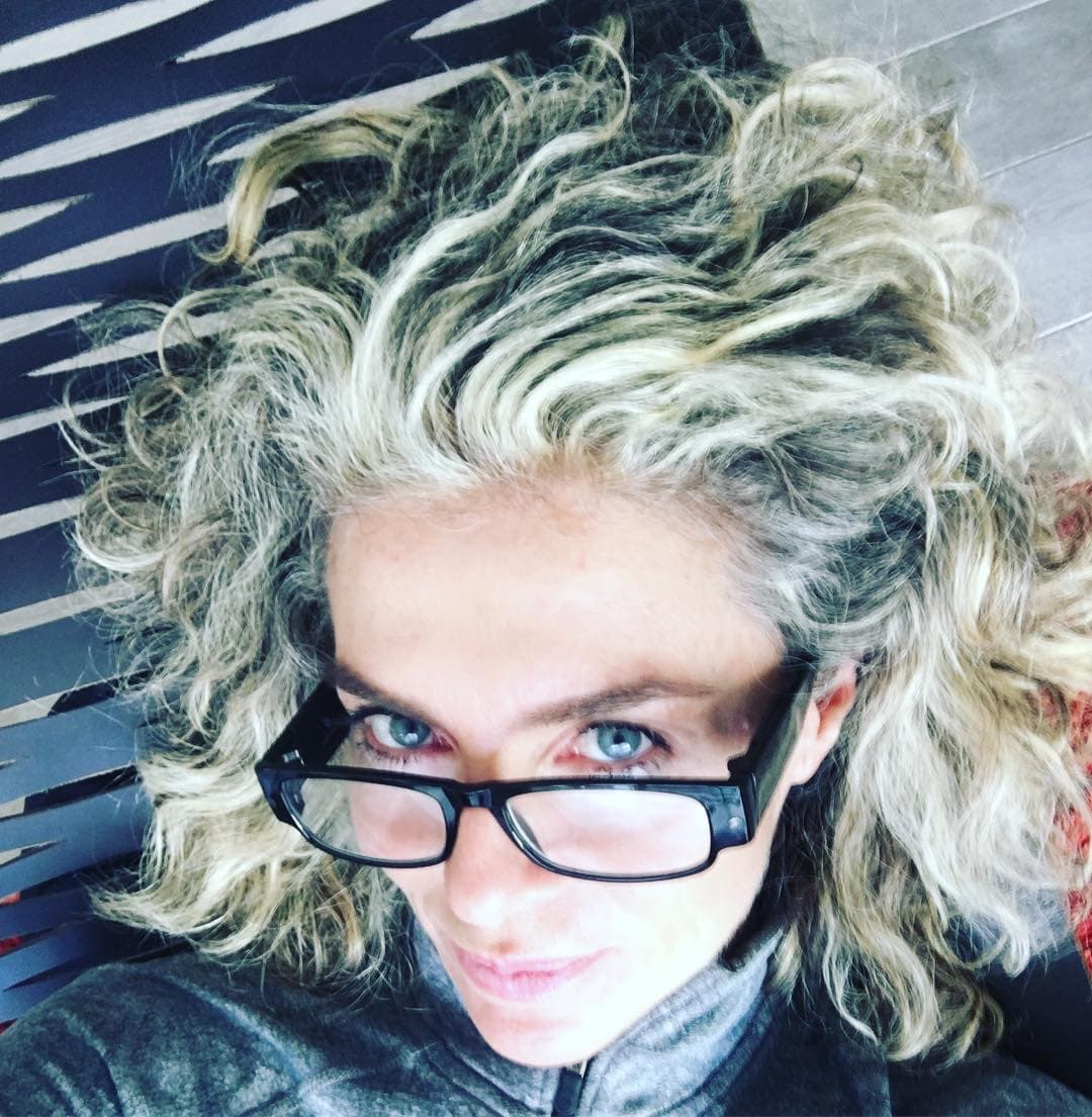 Margarita escribió que esa tarde, él le preguntó si deseaba aprender a manejar. Ella accedió y procedió a salir de la piscina para vestirse.