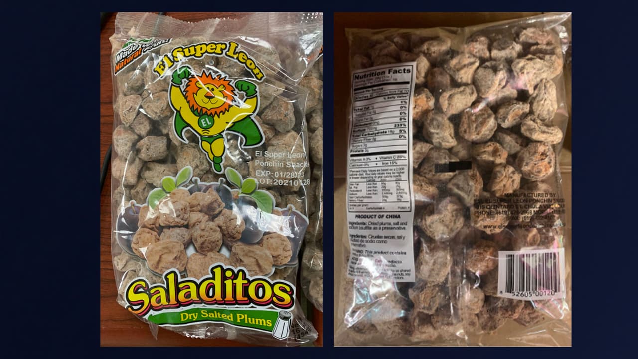 <b>3. El Super Leon Saladitos Dry Salted Plums</b>
<br>Las tiendas de California furon avisadas de que deben retirar estos productos del mercado.