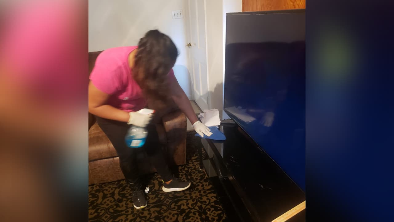 Velásquez Menjivar agregó que aunque le está costando salir adelante durante la pandemia, la situación en su país sigue estando muy mal. “Haya covid-19 o no, la pobreza en mi tierra es muy grande, aunque uno tenga estudios, no hay trabajos y lo más que uno gana son 5 dólares al día”, aseguró.