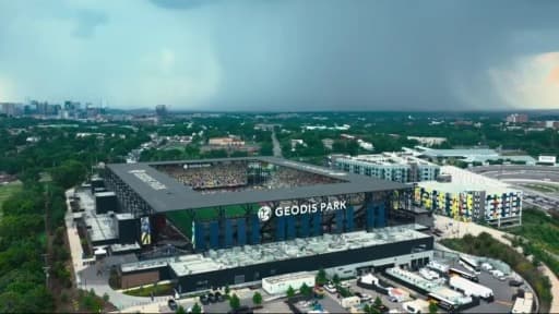 ¡Se detiene el juego! Se activa el protocolo por tormenta eléctrica