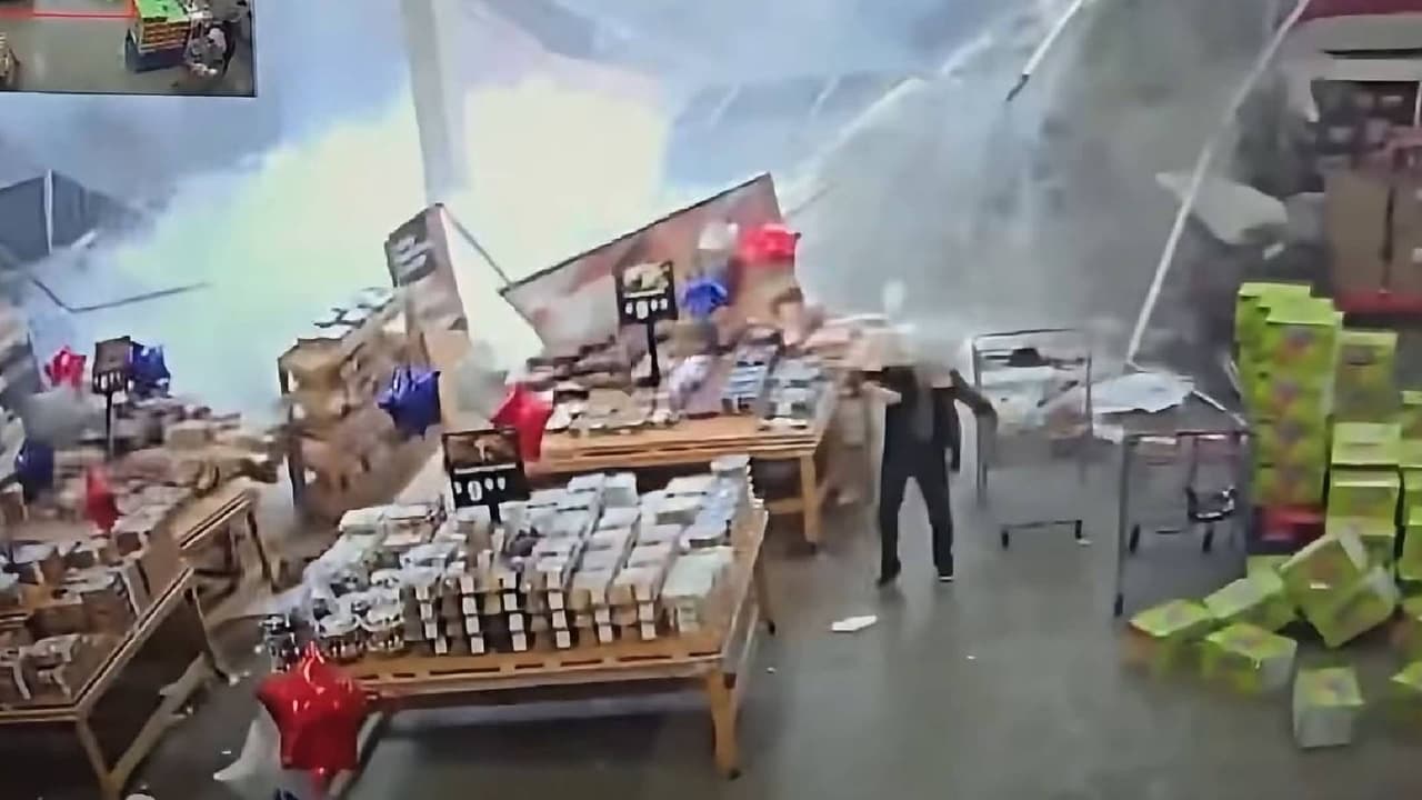 Colapsa parte del techo de un BJ’s Wholesale Club en Ocean Township; no reportan heridos.