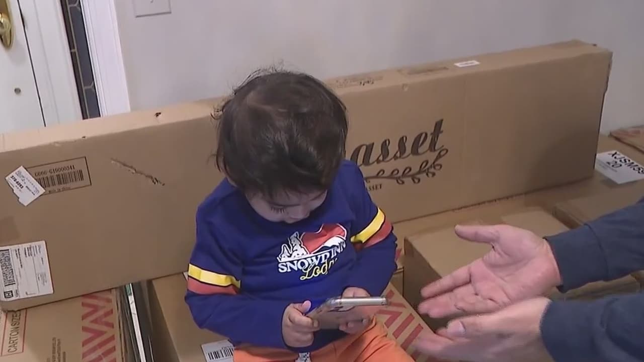 ¡Vaya sorpresa se llevaron estos padres cuando su hijo compró casi $2,000 en muebles, por accidente!