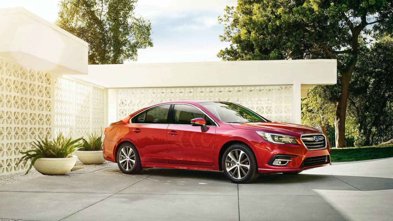 <b>Subaru Legacy 2018</b>
<br>
<b>Calificación Buena</b>
<br>La marca japonesa colocó dos modelos 2018 dentro de este conteo privilegiado.
<br>La prueba que aplicó el IIHS consistió en impactar solo una cuarta parte del extremo derecho del auto contra un objeto estático a 40 millas por hora.
<br>