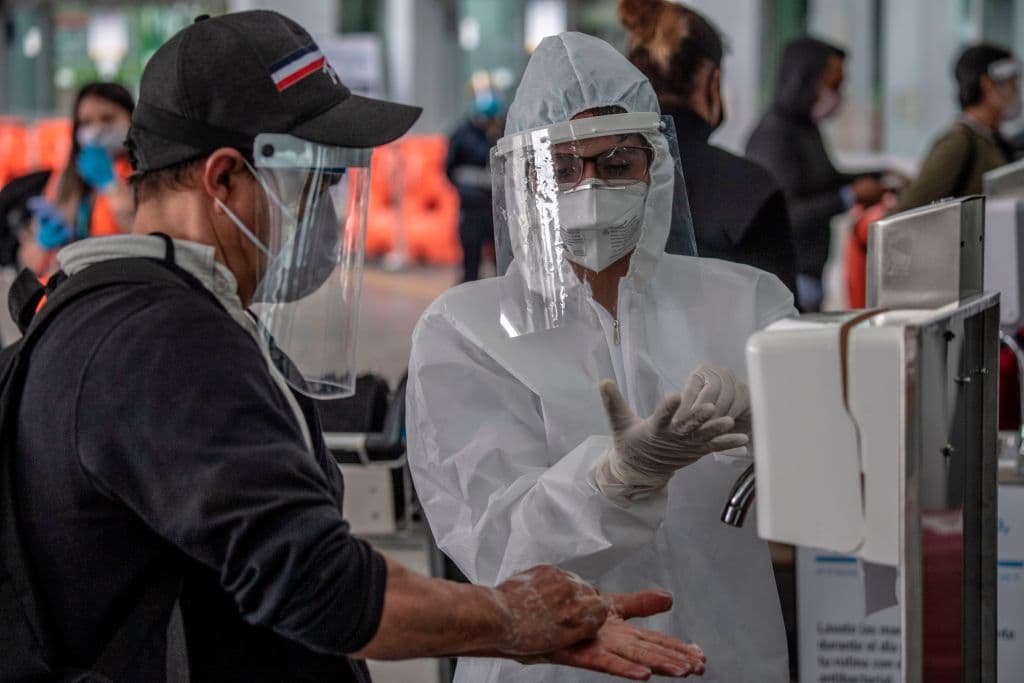El 11 de marzo del 2020, la Organización Mundial de la Salud calificó como pandemia el
<b>COVID-19,</b> que surgió en Wuhan, China y se expandió por el mundo, dejando hasta el momento sobre 80 millones de personas contagiadas y más de 1.7 millones de muertes a nivel global.