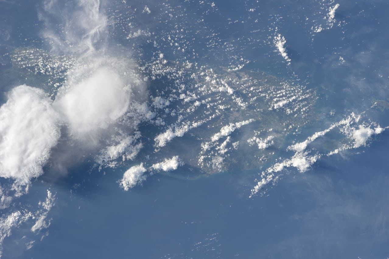 Se puede ver a Puerto Rico cubierto por el polvo del Sahara