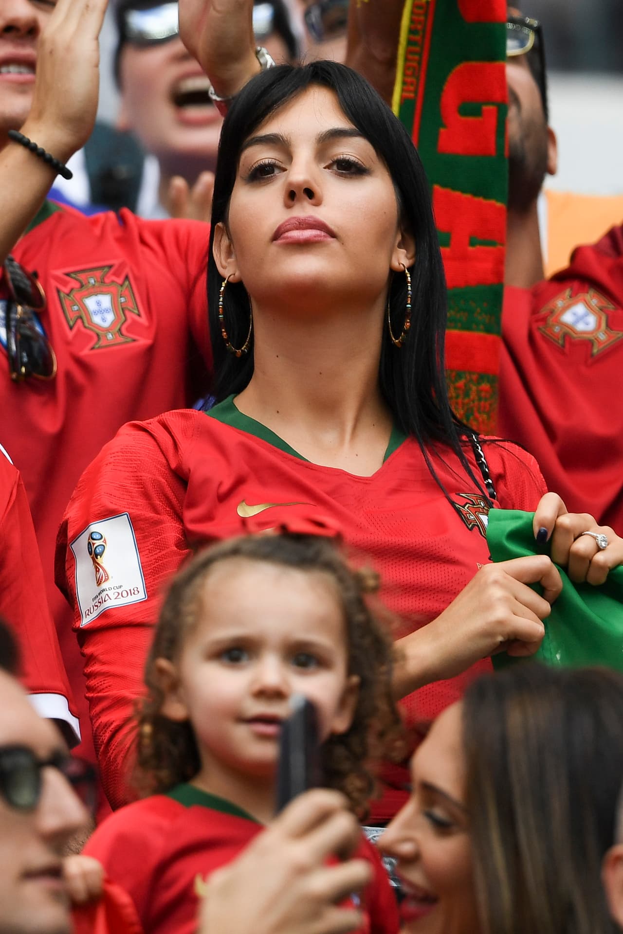 Georgina fue captada mientras presenciaba el partido entre Portugal y Marruecos, encuentro donde el marcador quedó 1-0 a favor del conjunto portugués.