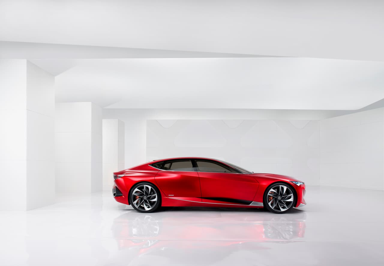El Acura Precision Concept no dispone de espejos retrovisores, ausencia que lleva a pensar, sobre todo tratándose de un vehículo conceptual que en reemplazo de estos elementos dispone de un sistema de cámaras útiles para saber qué ocurre hacia atrás en el camino.
