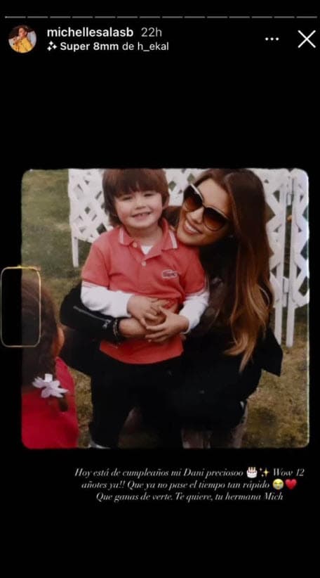 Aunque padre e hija han tenido una relación intermitente, Michelle ha mostrado en redes que tiene contacto con sus hermanos menores, los hijos del cantante con Aracely Arámbula.