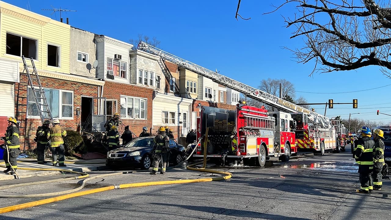 Incendio se extiende a 3 viviendas y desplaza a 12 personas en Wissinoming
