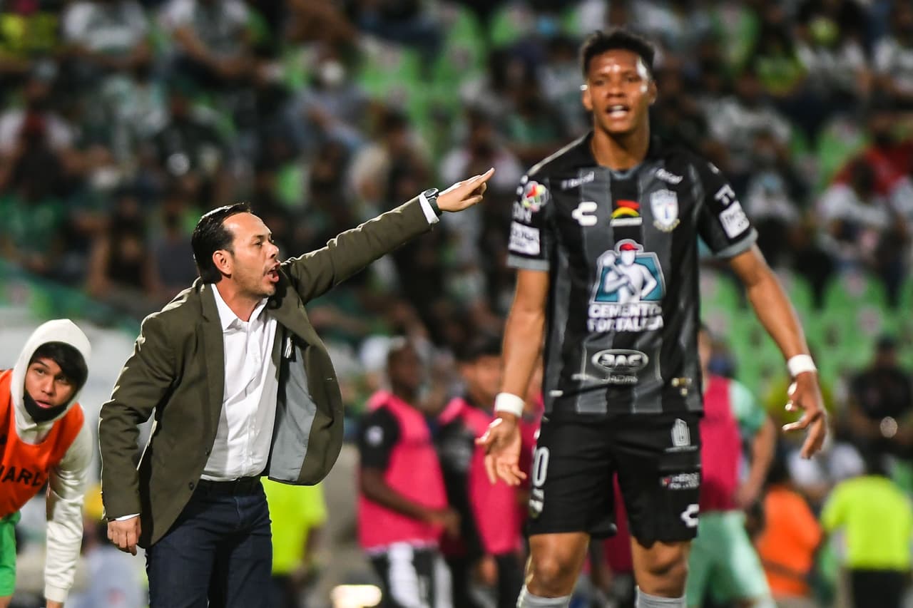 during the game Santos vs Pachuca, corresponding to day 12 of the Torneo Clausura Grita Mexico C22 of Liga BBVA MX, at TSM -Corona- Stadium, on April 03, 2022. 
<br>
<br> durante el partido Santos vs Pachuca, correspondiente a la jornada 12 del Torneo Clausura Grita Mexico C22 de la Liga BBVA MX, en el Estadio TSM -Corona- , el 03 de Abril de 2022.