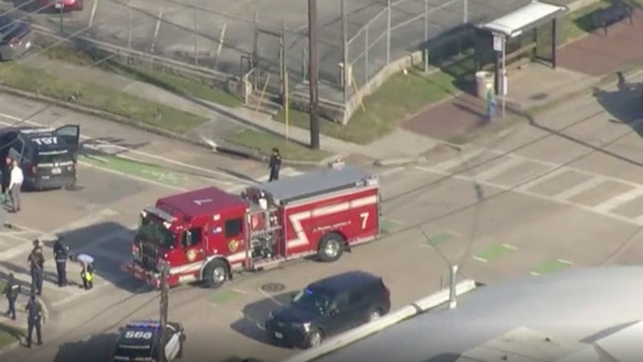 Después del tiroteo del pasado jueves, los policías heridos fueron identificados como: N. Gadson, de 35 años, D. Hayden, de 32, y A. Álvarez, de 28.