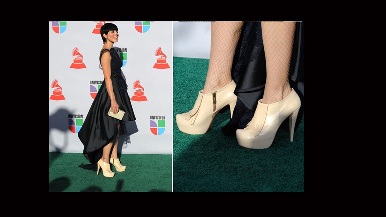 Pero Ely Guerra no quiso quedarse fuera de la lista de bellezas con zapatos rascacielos. Muy guapa, en 2010 nos impresionó al caminar por la alfombra.
