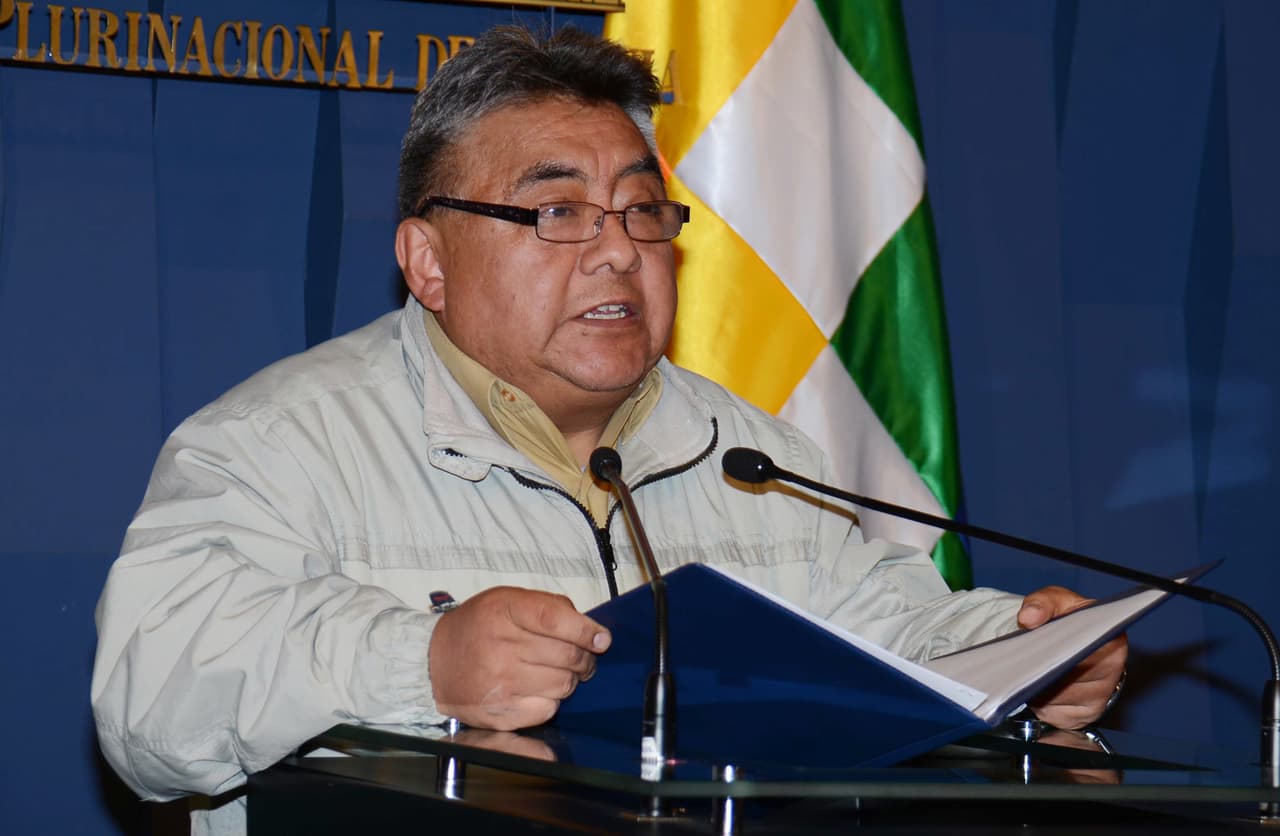 En esta imagen del 26 de noviembre de 2014 proporcionada por la Agencia Boliviana de Información, de gestión estatal, el viceministro de Régimen Interior, Rodolfo Illanes, durante una rueda de prensa en el palacio de gobierno de La Paz, Bolivia. (Gonzalo Jallasi/Bolivian Information Agency via AP)