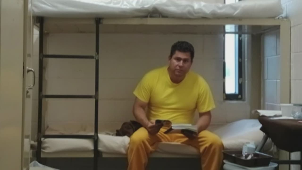 Periodista hispano bajo custodia de ICE denuncia que ha sido víctima de extorsión y amenazas