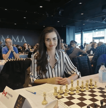 Dos años después, empezó a llevarla a los parques a jugar contra adultos.