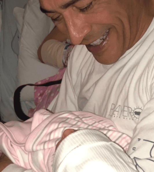 El 8 de febrero de 2017, Johnny Lozada descubrió el significado de la palabra "abuelo" al darle la bienvenida a su nieta Amaia, hija de su hija Natalia.
