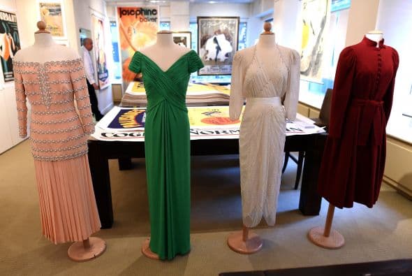 Cinco vestidos de la princesa Diana serán subastados a principios de diciembre en Estados Unidos.