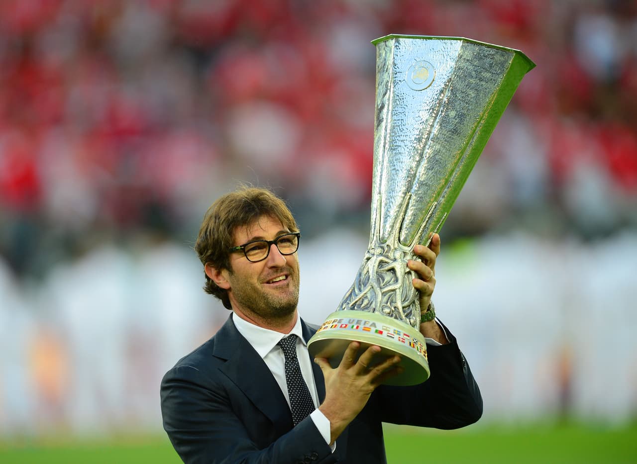 Aún a pesar de su retiro hace muchos años Ciro Ferrara, el 'Ciro defensa', es uno de los futbolistas más respetados en su país y con reconocimiento mundial.