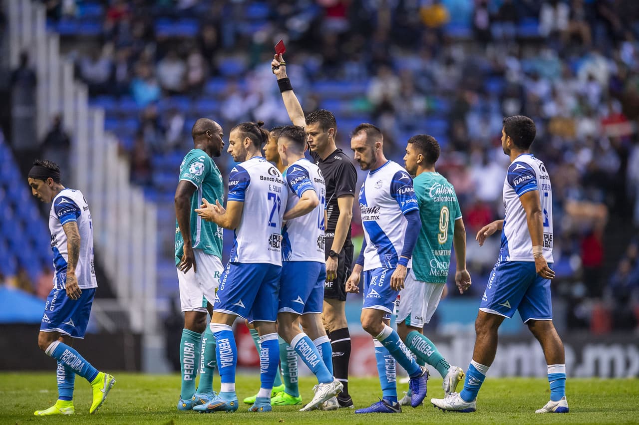 Mirando expulsó a Araujo del Puebla y Barreiro del León.