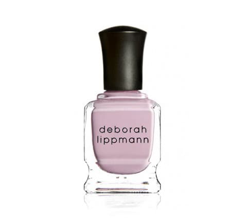 SHAPE OF MY HEART, Deborah Lippmann, 
<a href="http://www.deborahlippmann.com/shape-of-my-heart">Deboralippmann.com</a>, $18 dólares | Este tono rosa claro lo acabamos de ver en las modelos del último desfile de 
<a href="http://www.univision.com/estilo-de-vida/belleza/el-look-de-belleza-del-desfile-de-brandon-maxwell-en-nyfw-fotos">Brandon Maxwell</a> durane NYFW. Lo creó la fundadora de la marca de esmaltes de uñas, Deborah junto con la revista Shape, para ayudar a la lucha contra el cáncer de mama y el 10% de las ganancias recaudadas se dona al Hospital Hoag Memorial en Newport Beach, CA. 
<br>