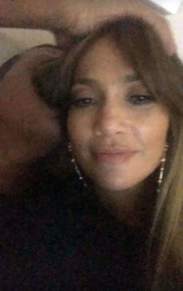 En marzo de 2017 Jennifer Lopez publicó esta fotografía en la que revelaba su relación con el deportista Alex Rodríguez, cuando aún no habían confirmado su romance. Esto motivó a que JLo borrara inmediatamente su foto de Instagram en marzo de 2017.
