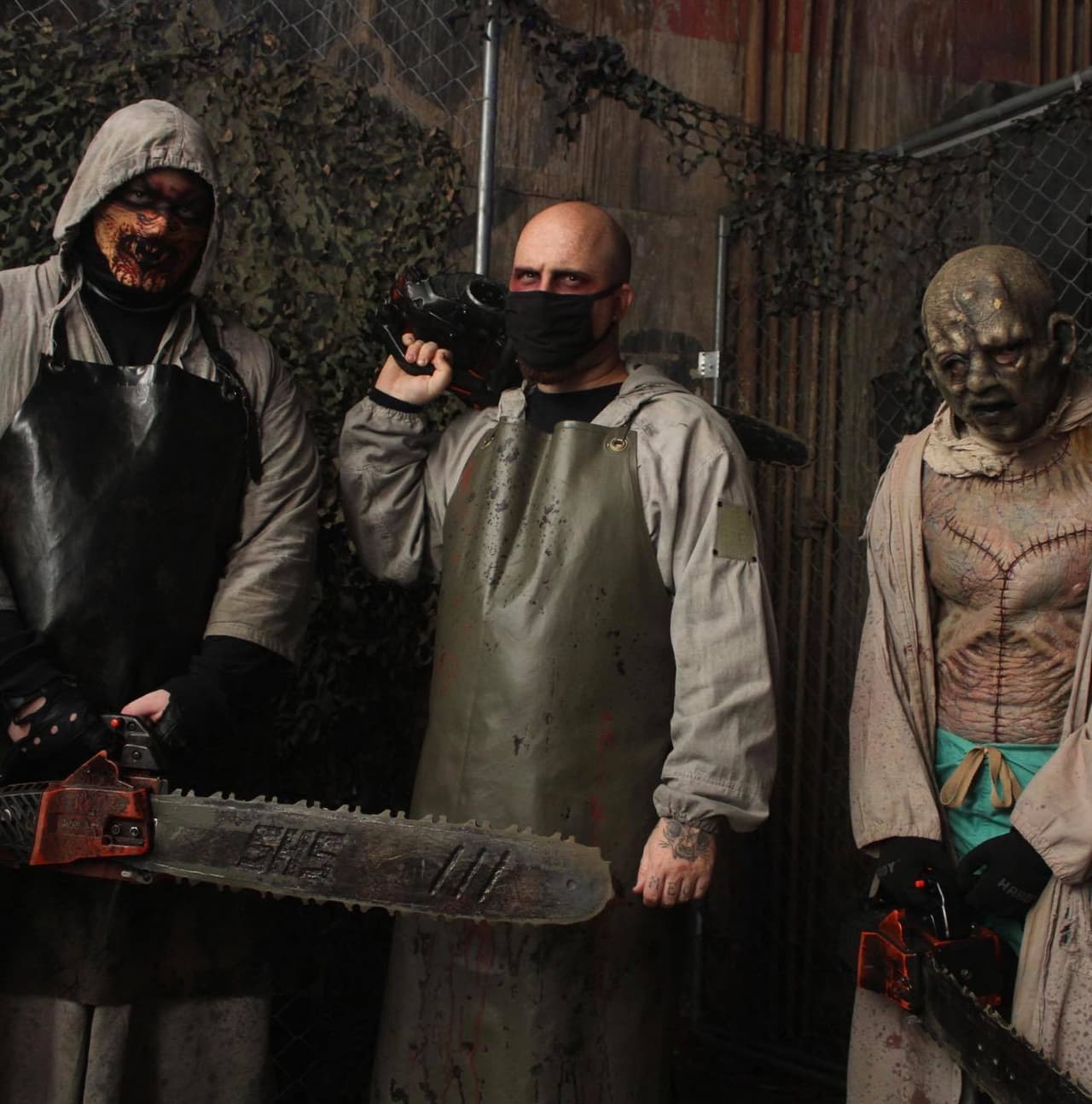 <b><a href="https://www.fearworld.com/">Netherworld Haunted House (Stone Mountain)</a></b>. Netherworld ha sido calificado constantemente como una de las mejores casas embrujadas del estado durante muchos años. Esta es una atracción de recorrido con increíbles efectos especiales y terroríficos actores en vivo. Ha estado obsesionando a los visitantes desde 1997 y es un evento embrujado de varios pisos y múltiples atracciones.