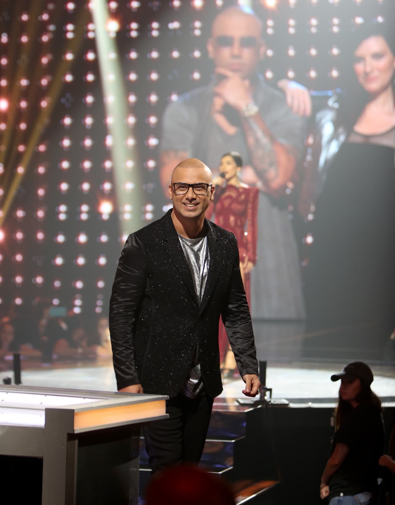 "Descubrimos que 
<b>el verdadero poder lo tienen las chicas</b>, qué bueno porque lo entendimos a tiempo", señaló. 
<br>