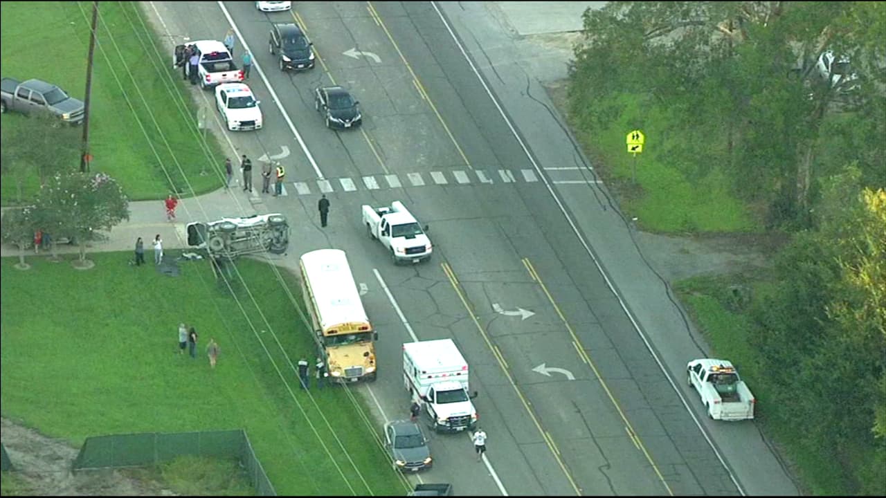 El choque entre un autobús escolar del Distrito Dayton y una camioneta deportiva ocurrió este jueves alrededor de las 7 a.m.
