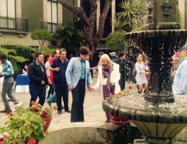 Además de producir la serie, Carla Estrada la dirigió, por eso la vez con el elenco en varias ocasiones.