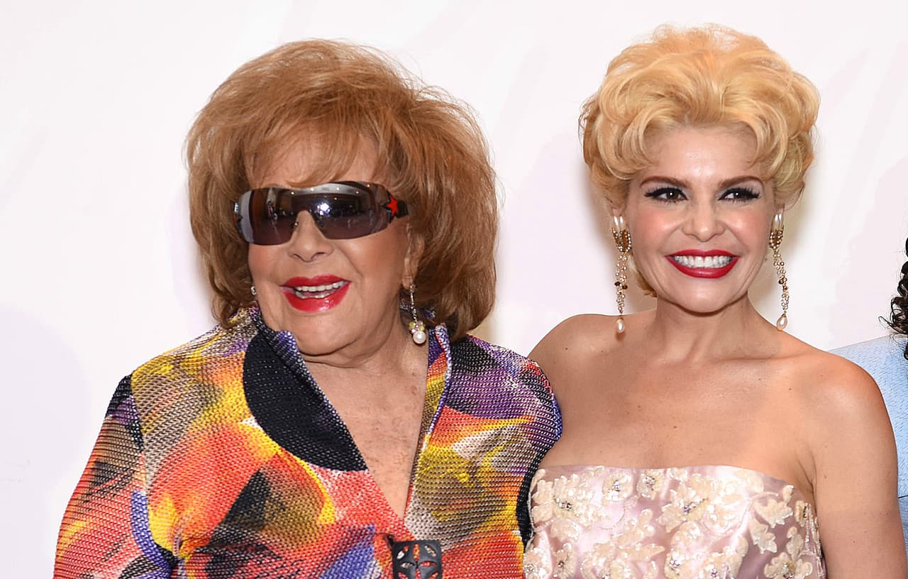 Carla Estrada asegura que Silvia Pinal sí tendrá serie de televisión 