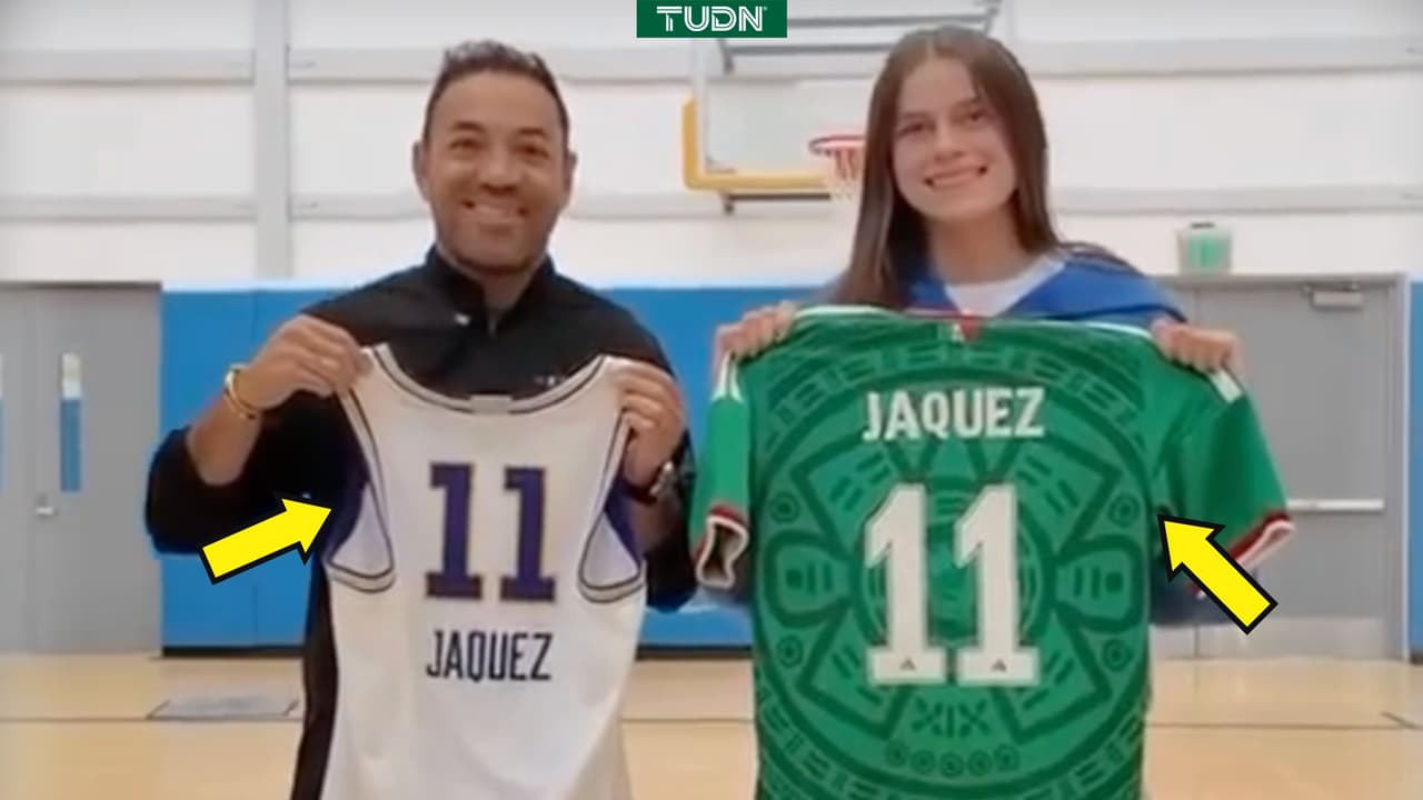 Marco Fabián sorprende a Gabriela Jáquez con jersey del Tri