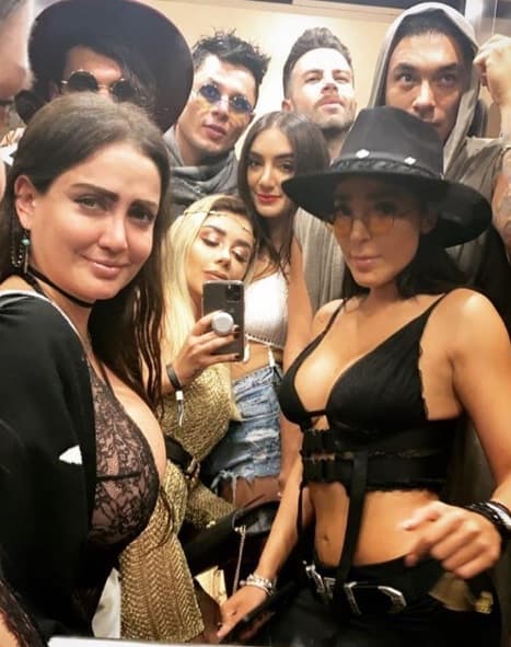 "No sabes qué 
<b>horror y flojera</b> me da, no tengo paciencia, no existe eso (una relación como la de sus padres), pasa una vez en mil años, me gusta mucho estar sola, tranquila, hacer lo que yo quiero, cuando estás con una persona tienes que cambiar tus planes, tus prioridades".