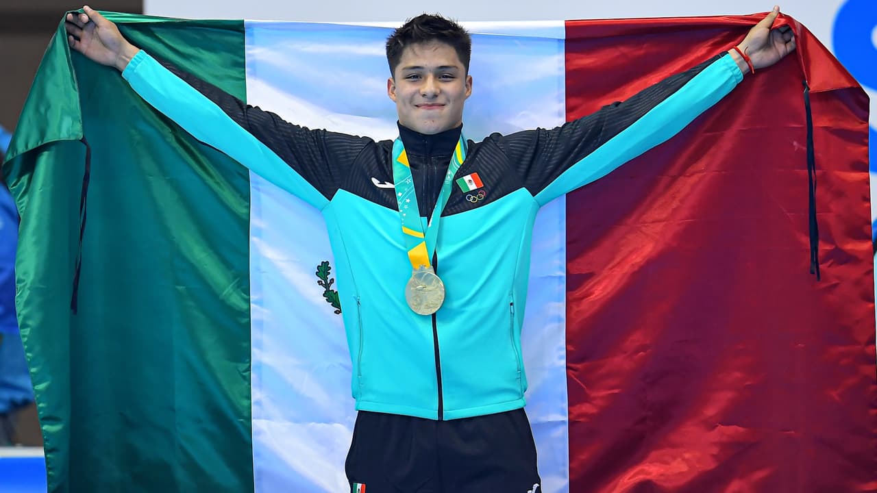 Osmar Olvera revela apoyo para viajar a París con entrenadora