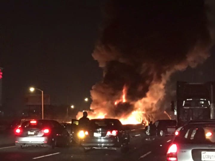 Una carrera clandestina acabó en un múltiple accidente automovilístico.