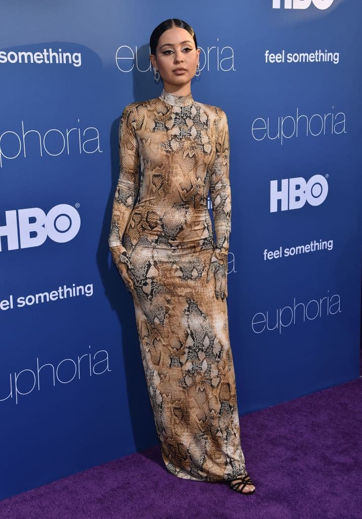 Se creía que 
<b>Alexa Demie</b> había nacido en 1994, sin embargo, los internautas encontraron que se graduó de una preparatoria en California en 2008, así que tendría entre 31 y 32 años.