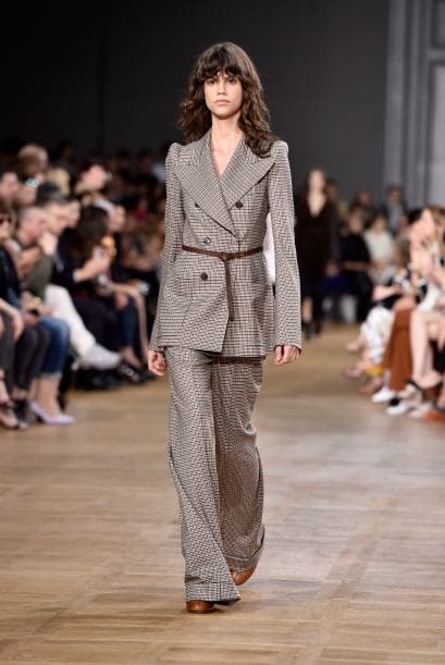 Si eres delgada o llenita, un cinturón no muy grueso será perfecto.