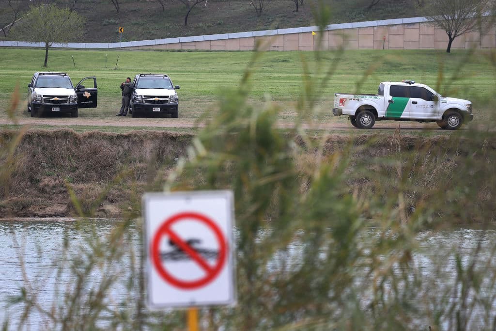 Texas se prepara ante la posible llegada de una caravana de inmigrantes que avanza por México