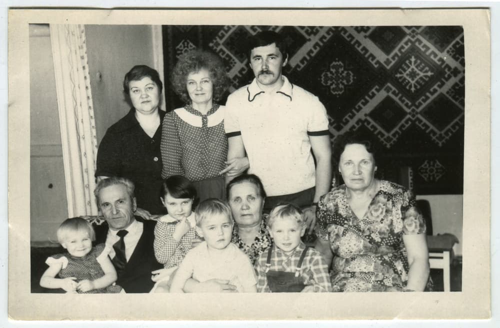 <b>Plutón en Leo</b>
<br>
<b>(1937-1957)</b>
<br>
<b>Cambios en el área de la salud, la familia, las relaciones.</b>
<br>Si naciste en algún día entre el 7 de octubre de 1937 y el 19 de agosto de 1957 estabas bajo la influencia de Plutón en Leo.