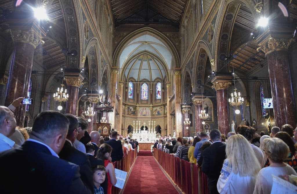 Este es tan solo uno de los muchos casos que se conocen de sacerdotes que han cometido abusos. La iglesia católica en 
<b><a href="https://www.univision.com/shows/noticiero-univision/iglesia-catolica-en-mexico-revela-que-157-curas-acusados-de-abuso-sexual-a-menores-han-sido-retirados-del-sacerdocio-video" target="_blank">México</a></b> reveló en marzo de este año que 157 curas han sido acusados de cometer abusos en los últimos 9 años.