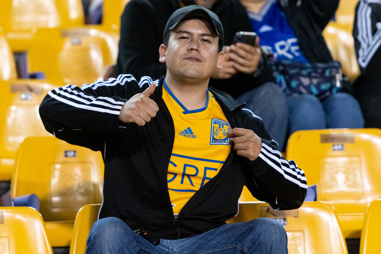 Este fue el color y el ambiente antes del silbatazo inicial en la Ida de la Semifinal por la Liga Campeones de Concacaf entre Tigres y Santos Laguna en el Estadio Universitario, en Monterrey.