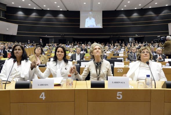 Para el presidente del PE, "hoy simbólicamente robustecemos a esta oposición cubana rindiendo homenaje a ustedes".