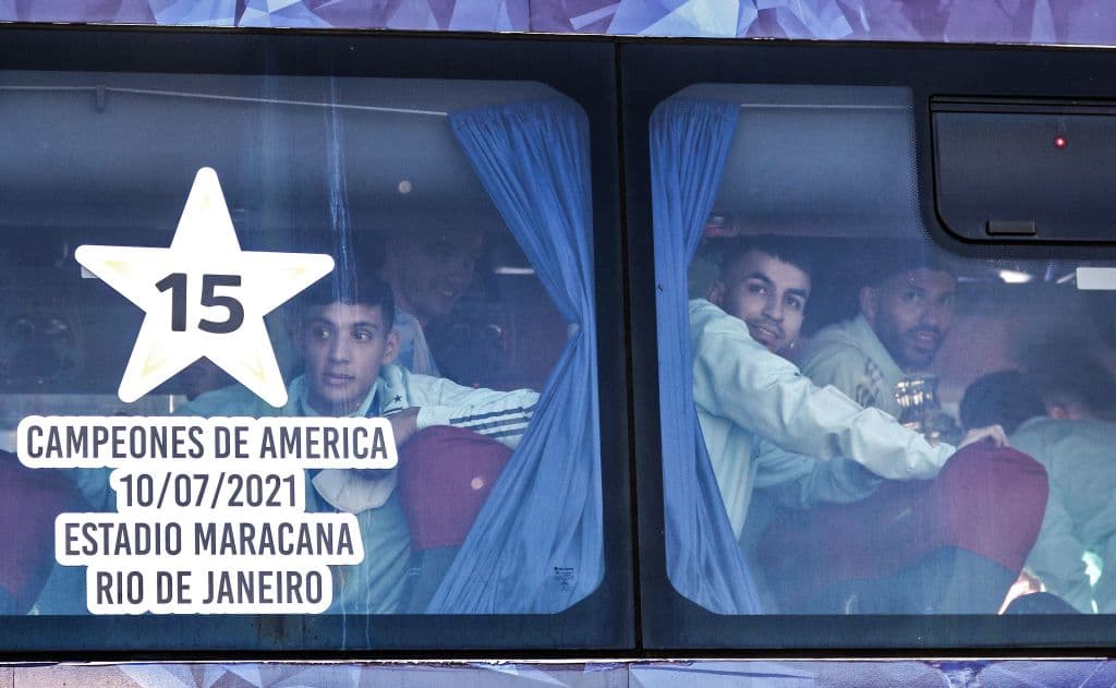 La caravana fue custodiada por 35 motocicletas, cinco autos y más de 70 efectivos de la Gendarmería Nacional.