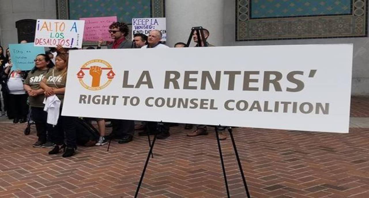 Ya antes de la pandemia de coronavirus, los californianos enfrentaban una profunda crisis habitacional, por los altos precios de las propiedades y rentas que obligaban a miles de familias a reajustar sus exigencias de un techo y en el peor de los casos vivir en las calles.