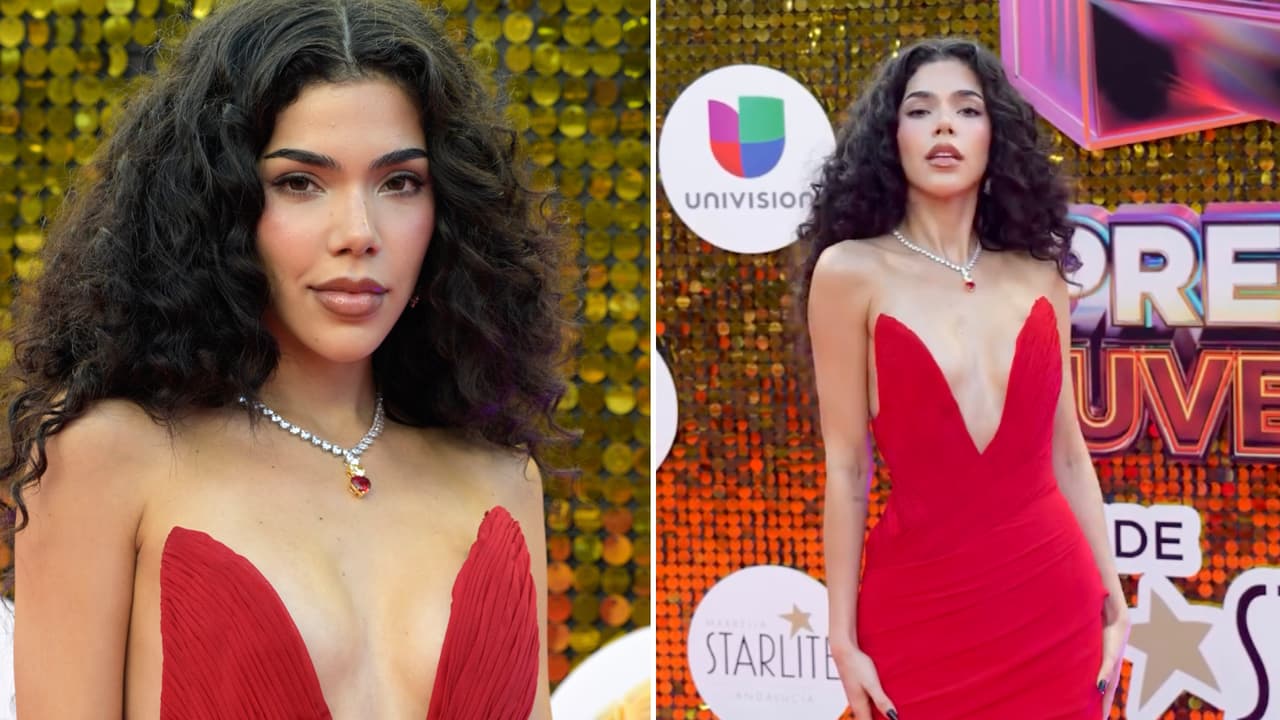 Kenia Os con despampanante vestido rojo al estilo “María Félix” en alfombra de Premios Juventud 2026
