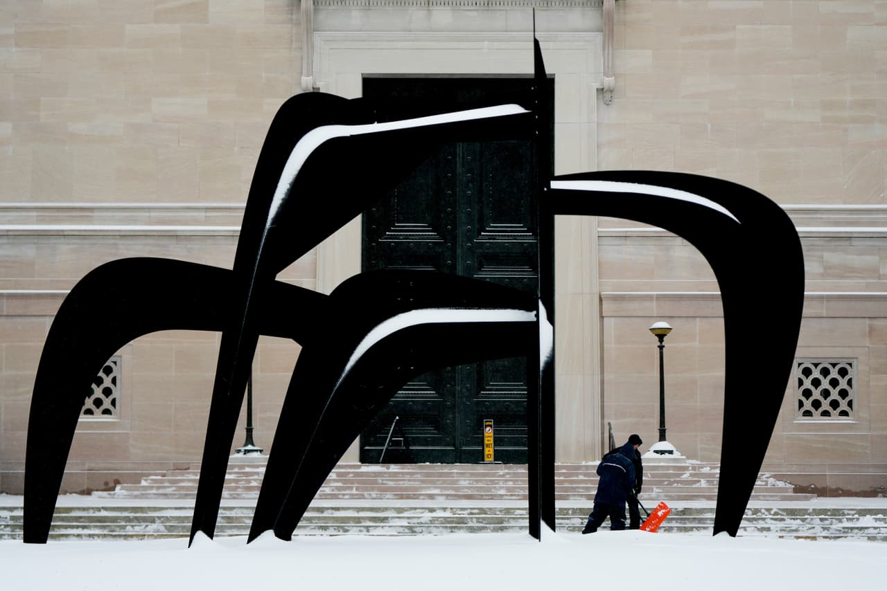 Workers shovel snow outside the National Gallery of Art, Sunday, Jan. 25, 2026, in Washington. (AP Photo/Julia Demaree Nikhinson)