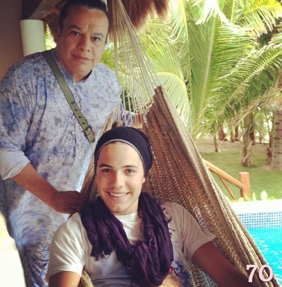 William Valdes: "Tuve la dicha y el honor de conocer al gran #JuanGabriel gracias a su amiga del alma @rositahurtadolfueron momentos maravillosos. Gracias Dios por permitir conocer a esta gran estrella. Que en paz descanse Don Alberto". (Agosto 29, 2016)