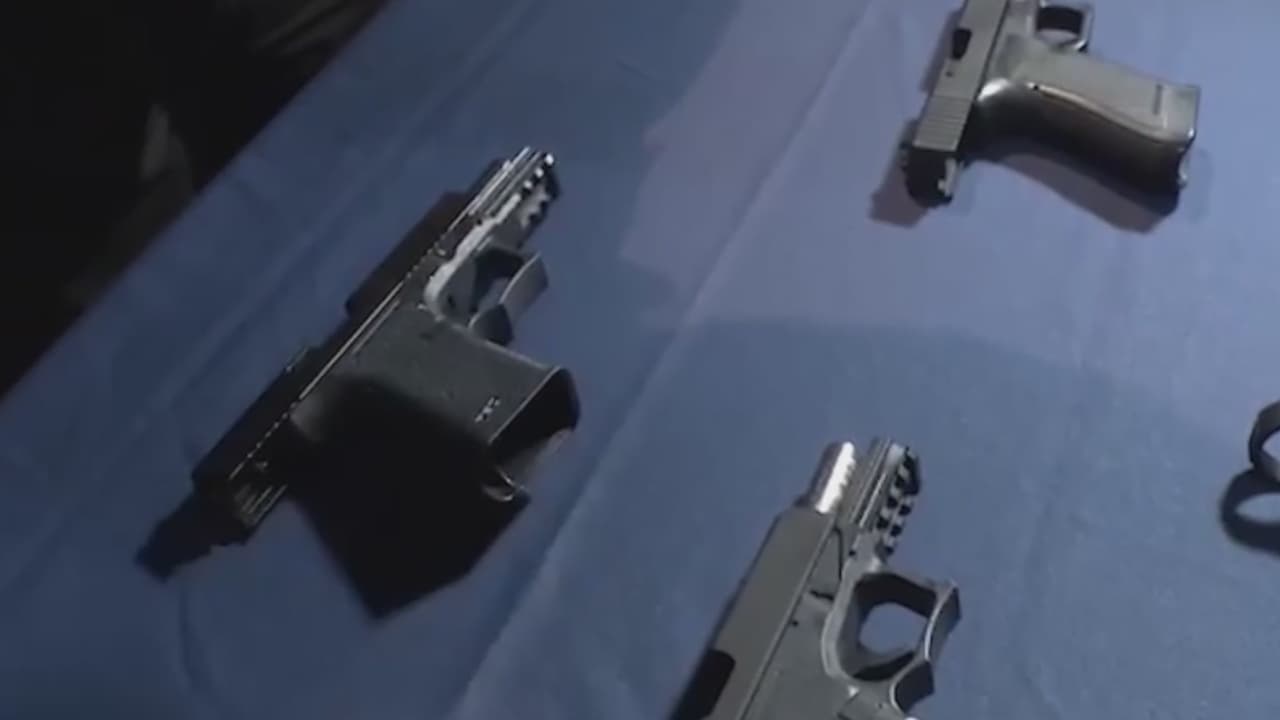 Concejo de la ciudad de Los Ángeles aprueba medida que busca ponerle un alto a las armas fantasma