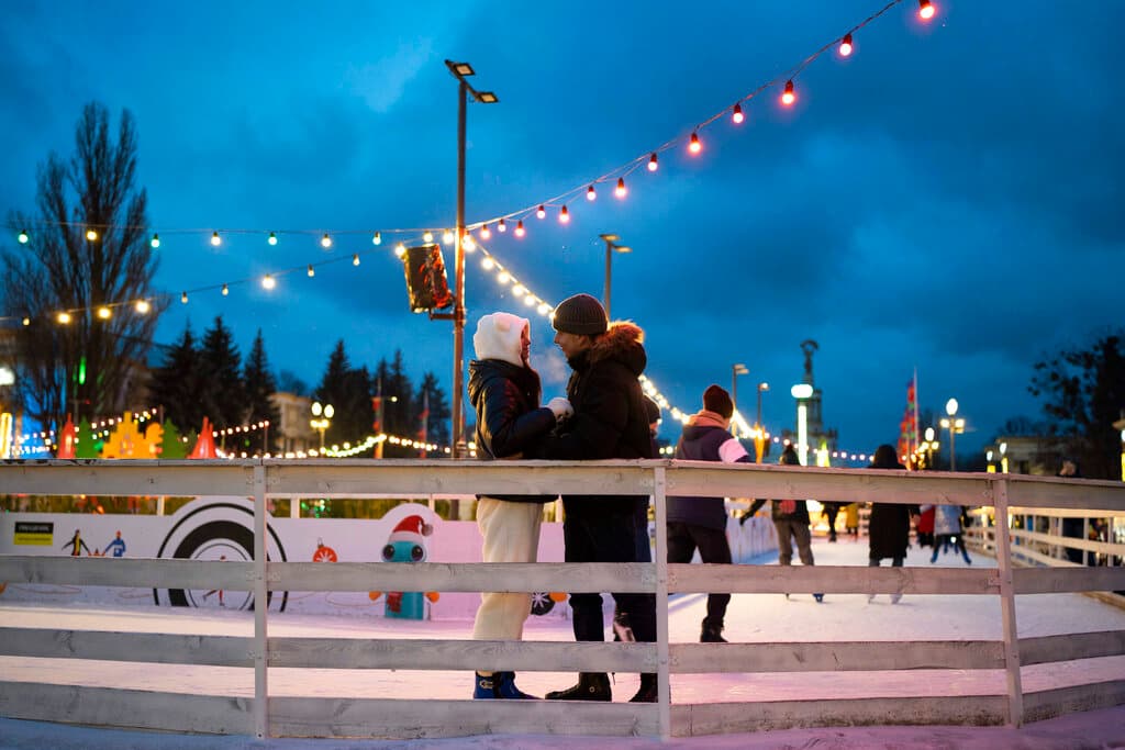 <b>Flagstaff</b>
<br>Cuándo: 9 de diciembre al 7 de enero de 2024
<br>Dónde: Flagstaff Visitor Center
<br>Costo: Gratis
<br>
<a href="https://www.flagstaffarizona.org/events/winter-events/christmas-winter-holidays/" target="_blank">Más información en este enlace.</a>