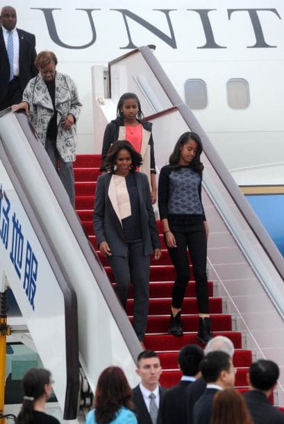 La primera dama siempre se ocupa de la salud, disciplina y éxito de sus hijas, antes que de la política, aunque en ambas tareas se saca un 10. Ha demostrado que además de ser una profesionista exitosa, madre dedicada y luchadora incansable, es una icono de moda y 'glamour'. Sin duda, ella es ejemplo y motivación para muchas madres que deben ser líderes, fuera y dentro de casa.